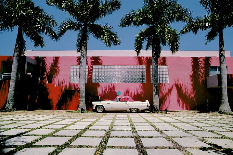 Laurinda Spear & Bernardo Fort-Brescia (Arquitectonica), The Pink House, Miami Shores, 1976-79, Photography by Eric Meola
